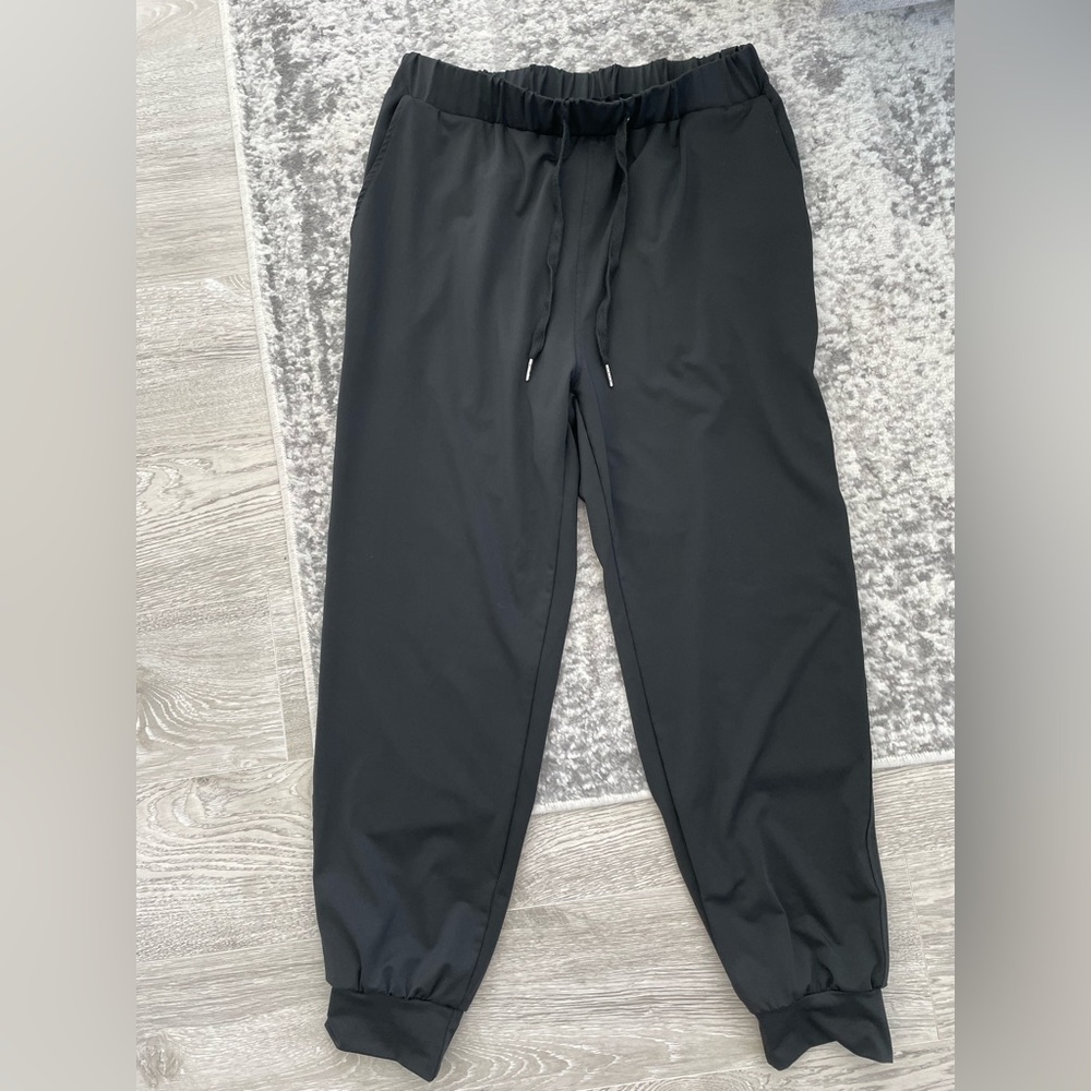 3/$50 NWOT stretchy joggers. Sz 6/8
